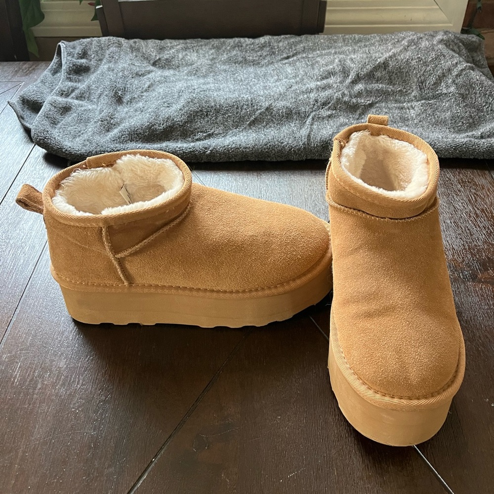 Cozy Platform Boots - Picture 2 of 6